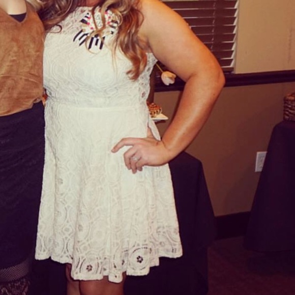 BB Dakota “Renley” lace fit n flare dress - Picture 2 of 3